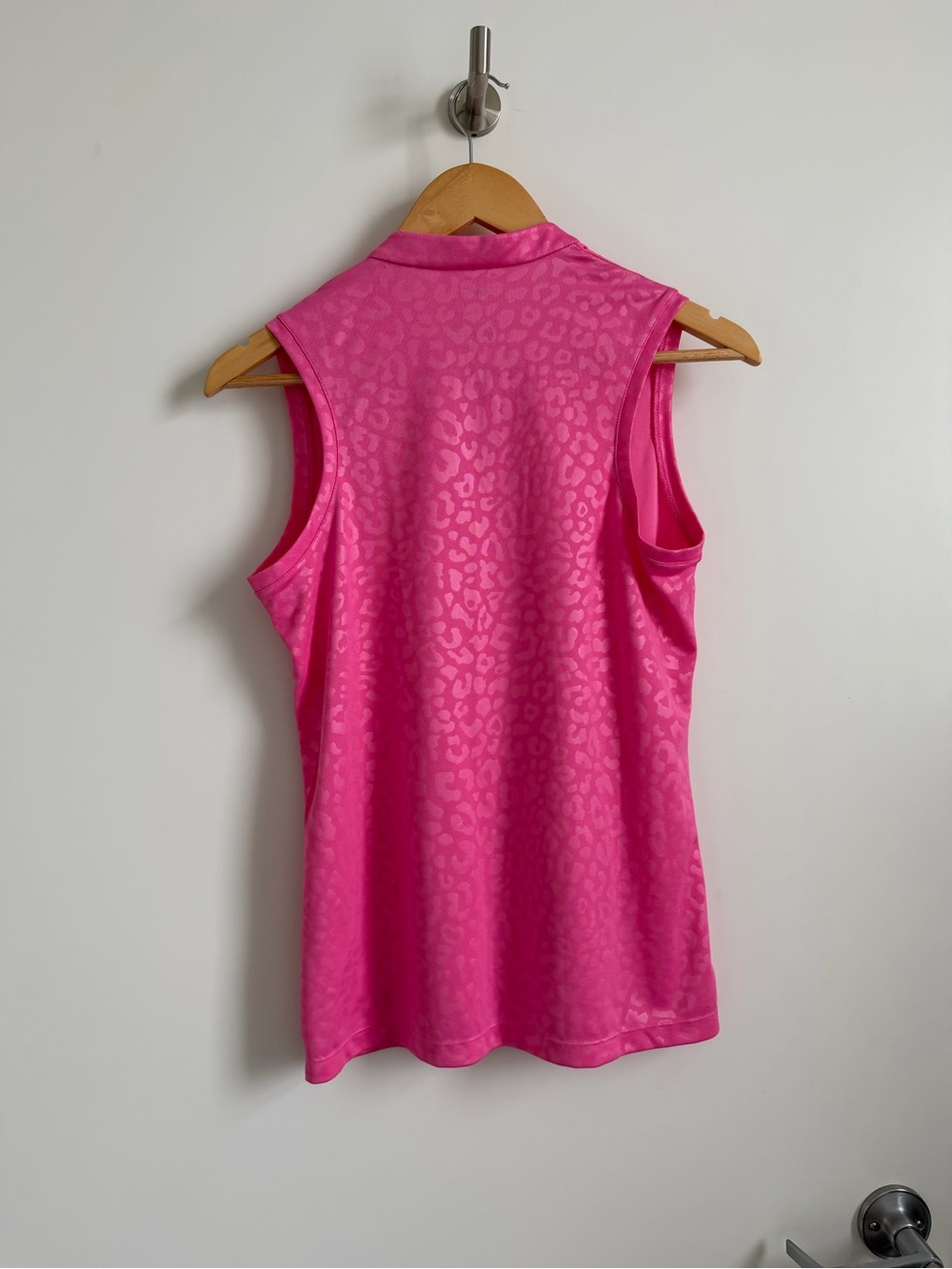 Nike Pink Sleeveless V-Neck Athletic Tank with Subtle Leopard Print - Picture 2 of 3